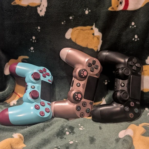 PlayStation 4 Pro 1 TB RDR2 Bundle - Picture 2 of 4